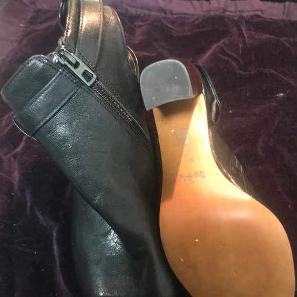 Shoes - Picture 4 of 9